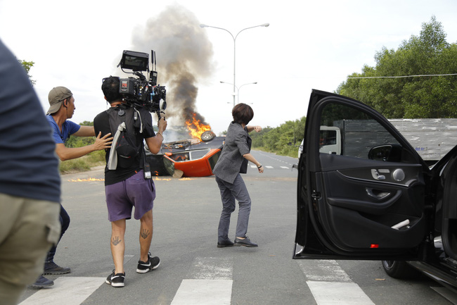 Tốn trăm triệu quay 1 phút cháy nổ, chị 13 Thu Trang suýt lên cơn đau tim vì điều bất ngờ này