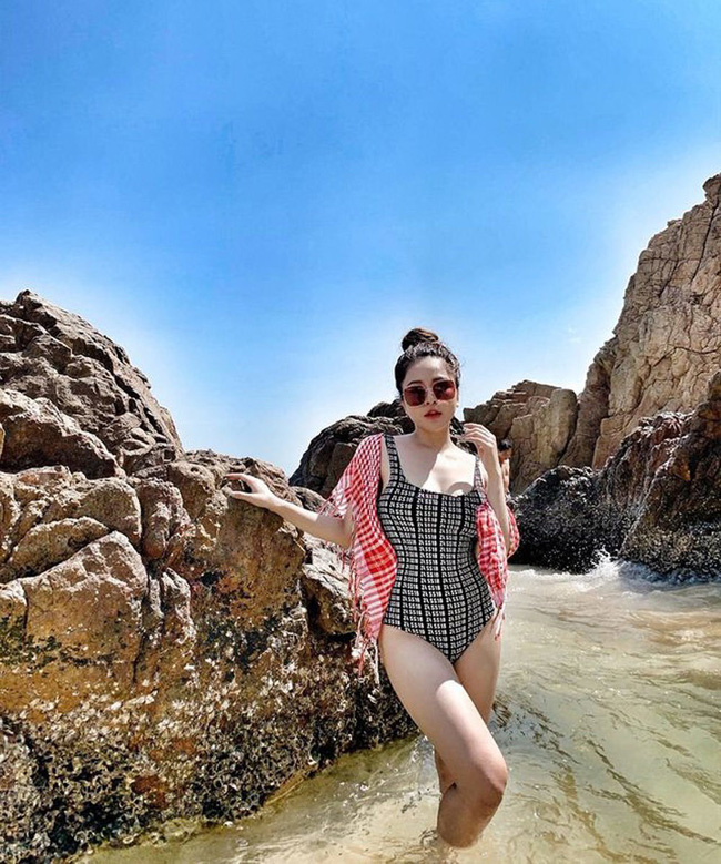 Hot girl Trâm Anh khẳng định thân hình nóng bỏng là hoàn toàn tự nhiên, chỉ phẫu thuật thẩm mỹ duy nhất bộ phận này