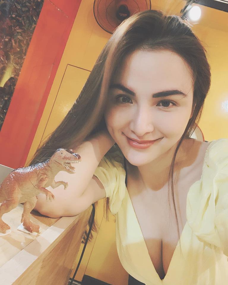 Đang lúc clip nóng bị nghi của hot girl Trâm Anh lan truyền mạnh, Hoa hậu Diễm Hương ẩn ý: Lần đầu bắt kịp trào lưu