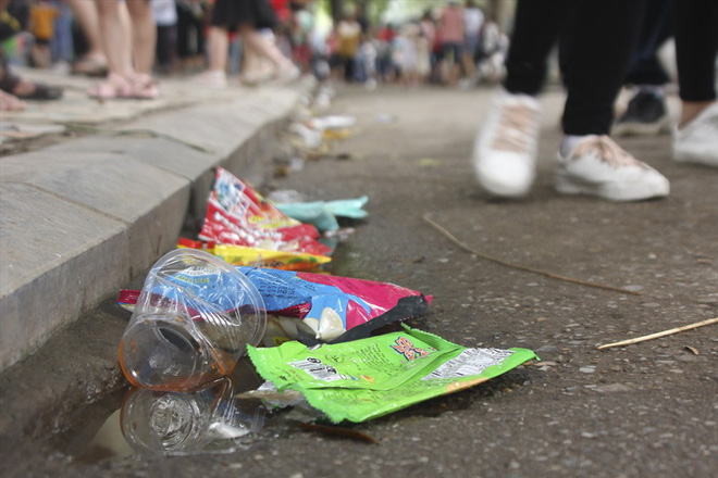 Biển người chen chân tại Vườn thú Thủ Lệ trong ngày cuối nghỉ lễ