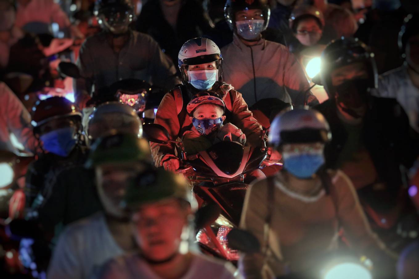 Cửa ngõ Sài Gòn ùn tắc vì người dân trở về sau dịp lễ