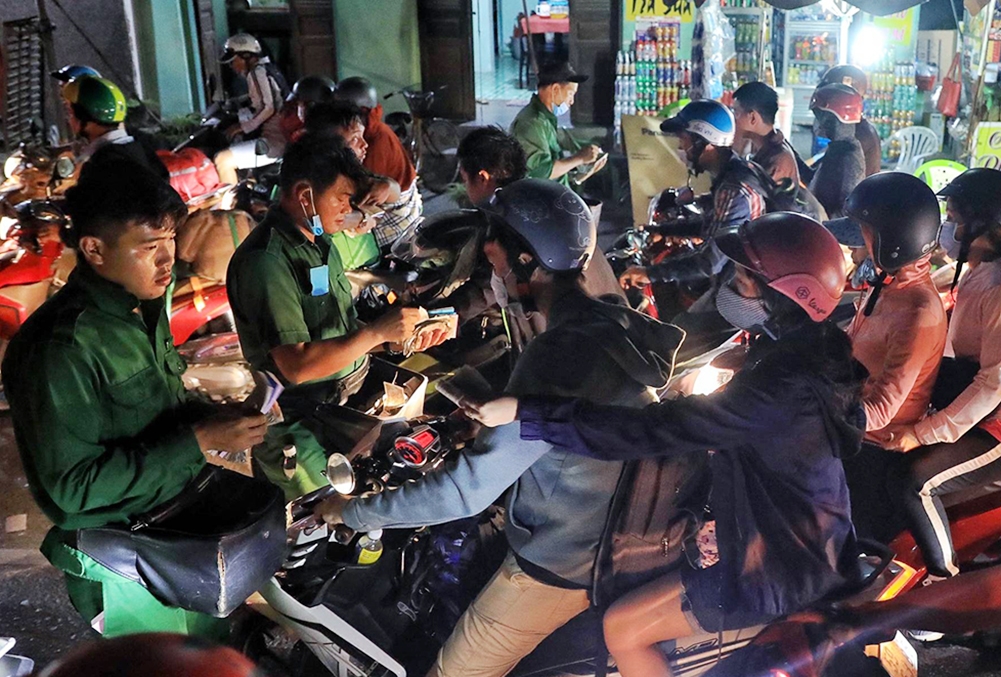 Cửa ngõ Sài Gòn ùn tắc vì người dân trở về sau dịp lễ