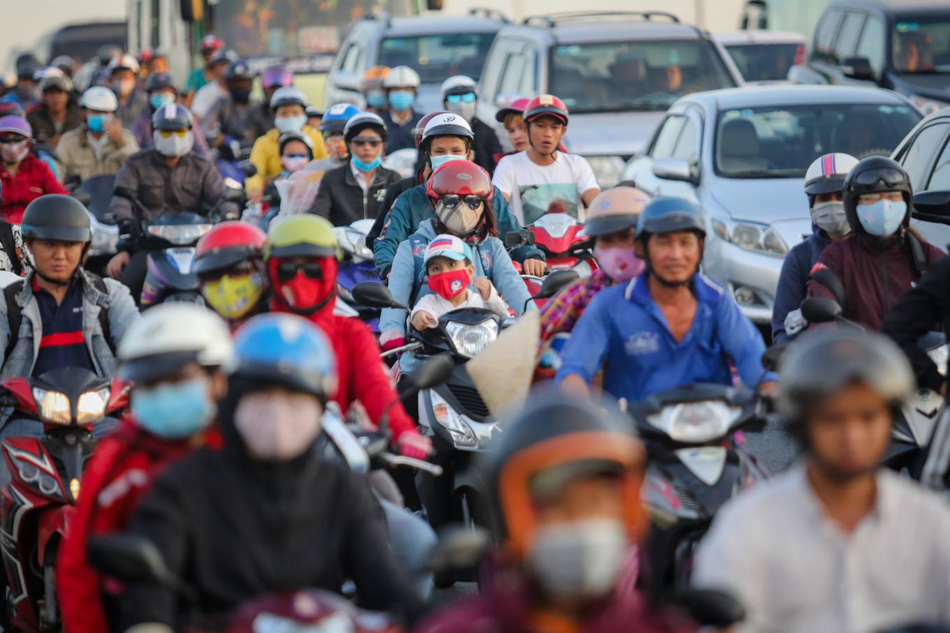 Cửa ngõ Sài Gòn ùn tắc vì người dân trở về sau dịp lễ