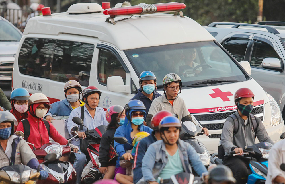 Cửa ngõ Sài Gòn ùn tắc vì người dân trở về sau dịp lễ