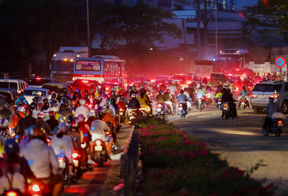 Cửa ngõ Sài Gòn ùn tắc vì người dân trở về sau dịp lễ