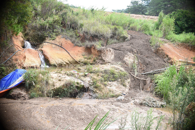 Đà Lạt: Hàng trăm m3 bùn thải đổ xuống suối Prenn, 40 hộ dân điêu đứng vì thiếu nước tưới tiêu