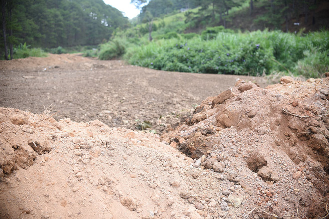 Đà Lạt: Hàng trăm m3 bùn thải đổ xuống suối Prenn, 40 hộ dân điêu đứng vì thiếu nước tưới tiêu