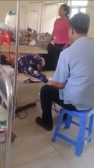 Mạng xã hội dậy sóng trước clip chồng đầu hai thứ tóc tát vợ đôm đốp khi vợ đang nằm viện truyền nước