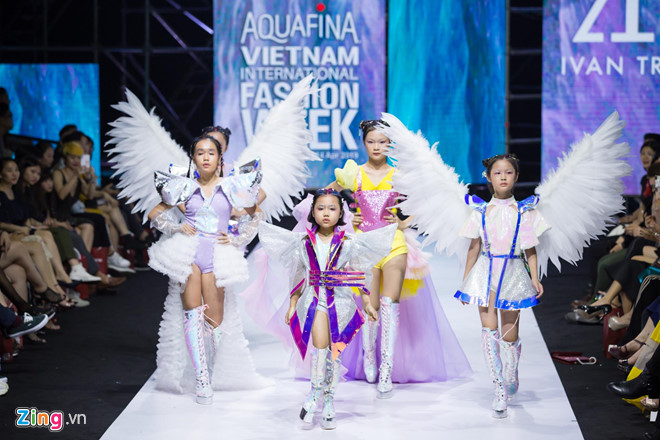 Người mẫu nhí từng được Coco Rocha khen hết lời mở màn show Ivan Tran Người mẫu nhí từng được Coco Rocha khen hết lời mở màn show Ivan Tran