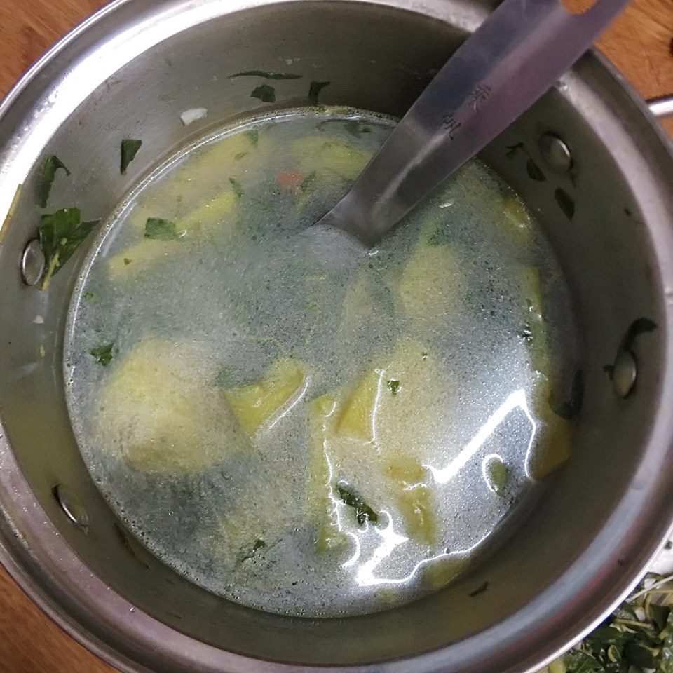 Con dâu bảo thích ăn da cá, mẹ chồng phần cho mâm cơm khiến cô khóc dở mếu dở