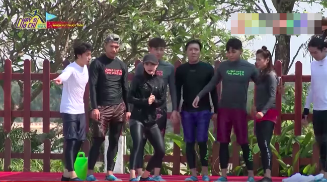 Không chỉ lộn nhào ở sàn catwalk đâu, Minh Hằng cũng vừa có cú phi người kinh điển tại Running Man Không chỉ lộn nhào ở sàn catwalk đâu, Minh Hằng cũng vừa có cú phi người kinh điển tại Running Man