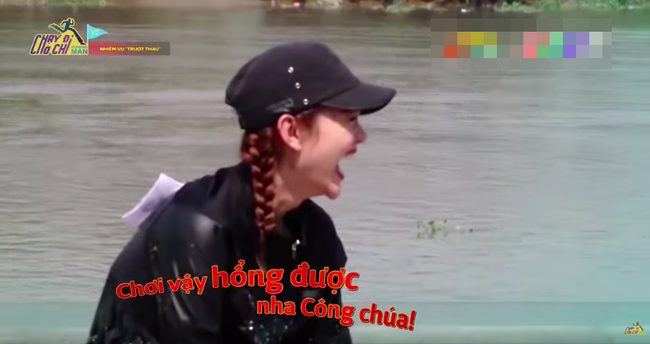Không chỉ lộn nhào ở sàn catwalk đâu, Minh Hằng cũng vừa có cú phi người kinh điển tại Running Man Không chỉ lộn nhào ở sàn catwalk đâu, Minh Hằng cũng vừa có cú phi người kinh điển tại Running Man