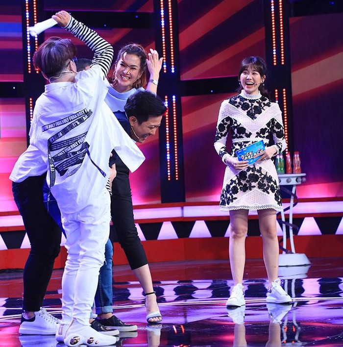 Trường Giang chơi khăm dàn sao tham gia chương trình Siêu bất ngờ