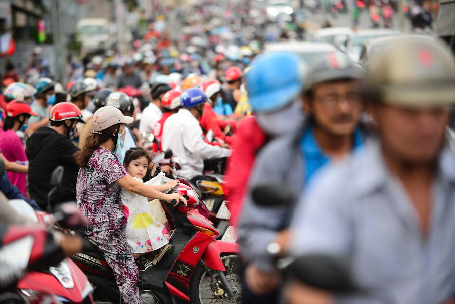 Sài Gòn kẹt xe tứ bề, dân ngao ngán cực đỉnh