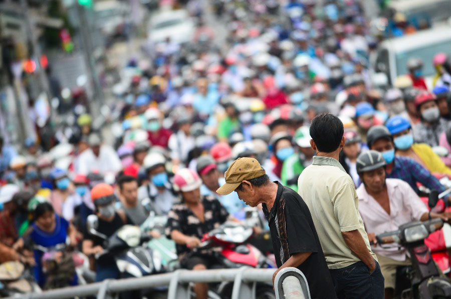 Sài Gòn kẹt xe tứ bề, dân ngao ngán cực đỉnh
