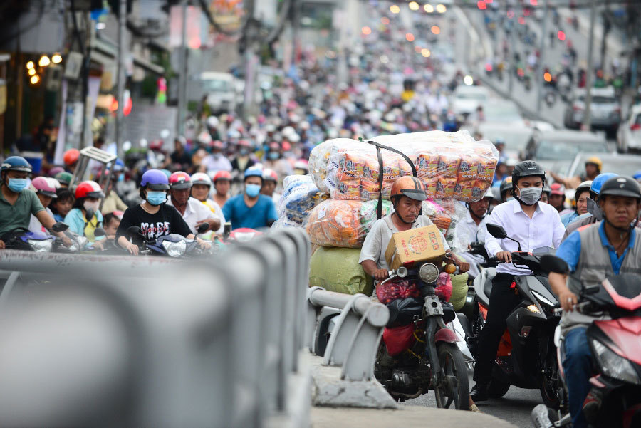 Sài Gòn kẹt xe tứ bề, dân ngao ngán cực đỉnh