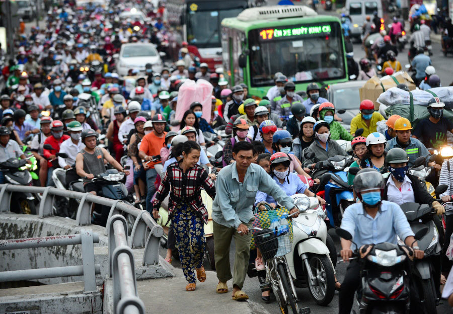 Sài Gòn kẹt xe tứ bề, dân ngao ngán cực đỉnh