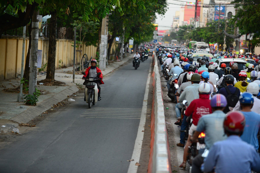 Sài Gòn kẹt xe tứ bề, dân ngao ngán cực đỉnh