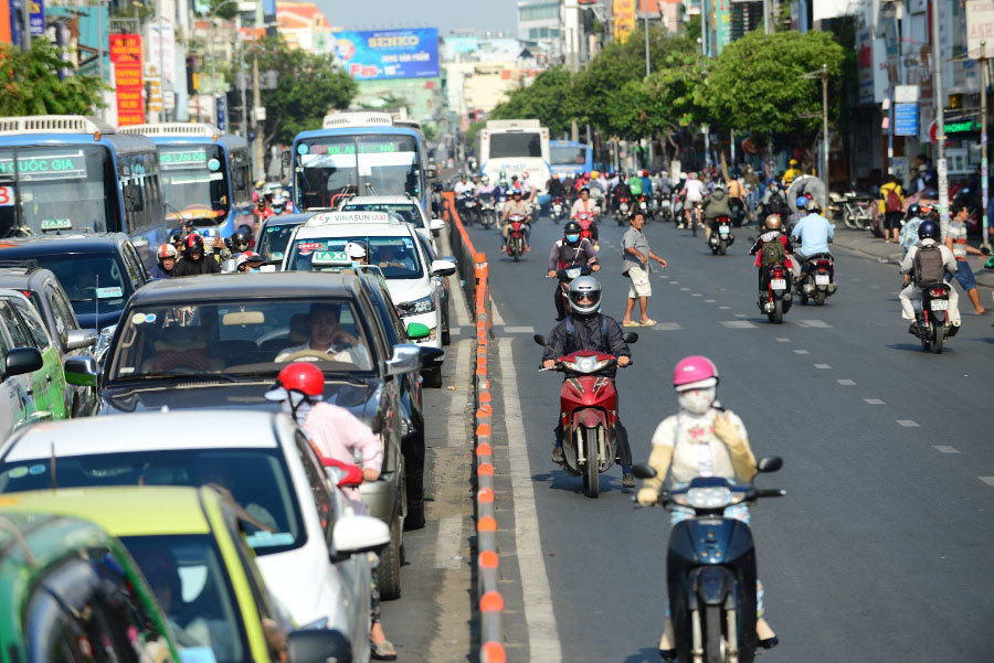 Sài Gòn kẹt xe tứ bề, dân ngao ngán cực đỉnh