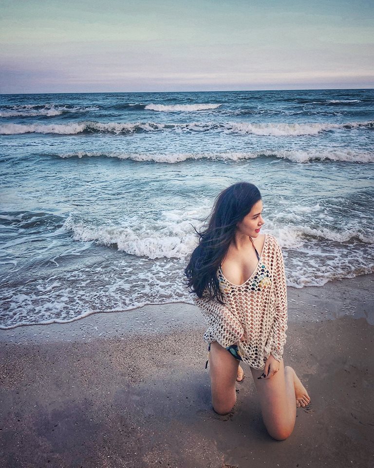 Đường cong nóng bỏng của nữ diễn viên Yêu thì ghét thôi