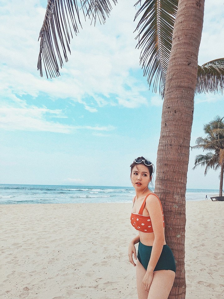 Đường cong nóng bỏng của nữ diễn viên Yêu thì ghét thôi