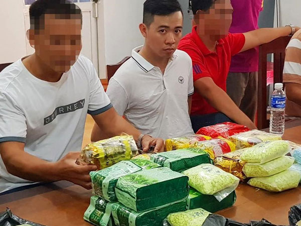 Bắt 2 người mang 27 kg ma tuý từ Campuchia qua An Giang