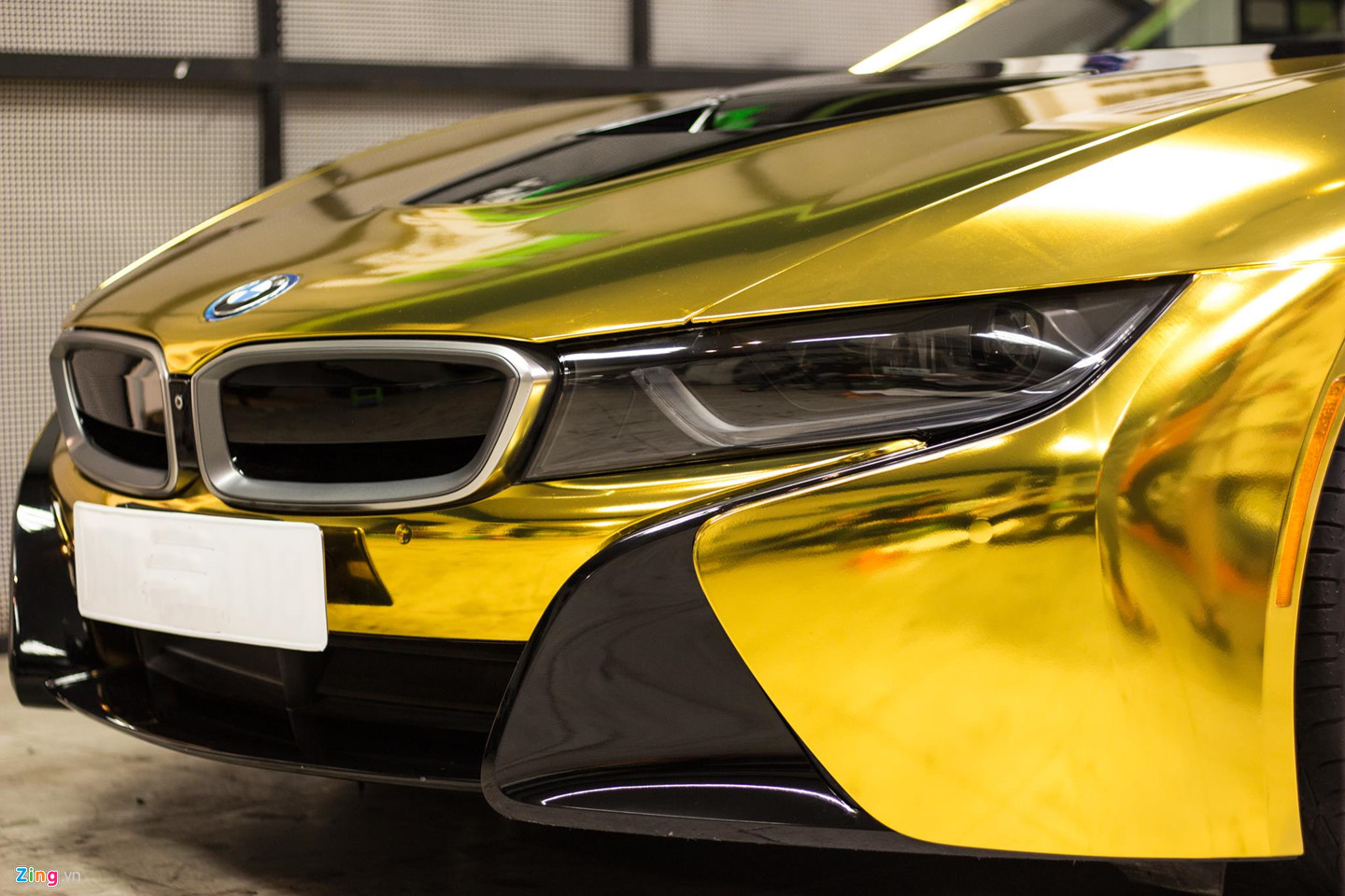 Ngắm BMW i8 mạ vàng của dân chơi Sài Gòn