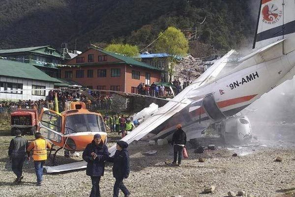 Máy bay đâm trực thăng, nhiều người thương vong