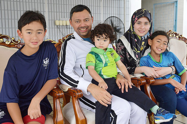 Điều ít biết về người nắm giữ trái tim Thái tử giàu có bậc nhất châu Á: 17 tuổi đã kết hôn, sinh 4 con vẫn được chồng yêu chiều hết mực