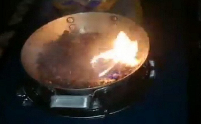 Gạo nhựa đốt cháy khét lẹt: Xôn xao, lan truyền nỗi sợ