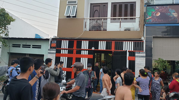 Hàng xóm vạch trần sự giàu có của Phúc XO: Về nhà thấy mẹ đeo sợi dây chuyền, Phúc cũng mượn