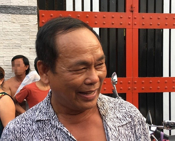 Hàng xóm vạch trần sự giàu có của Phúc XO: Về nhà thấy mẹ đeo sợi dây chuyền, Phúc cũng mượn