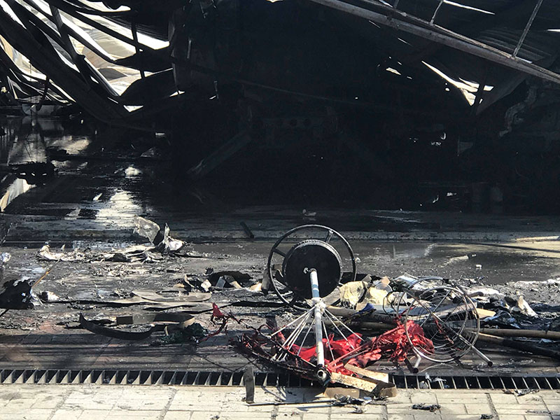 Hiện trường tan hoang bên trong gara 10 ô tô bị thiêu rụi ở Sài Gòn