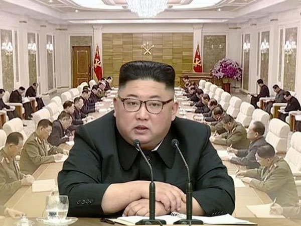 Kim Jong Un bất ngờ phong tướng hàng loạt