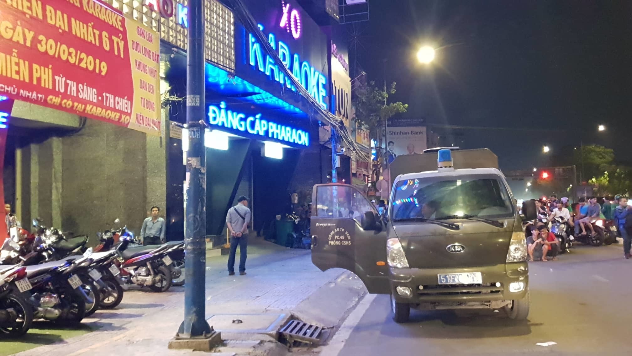 Ảo Phúc XO: Tay phụ xe nghèo nổi phềnh thành đại gia vàng