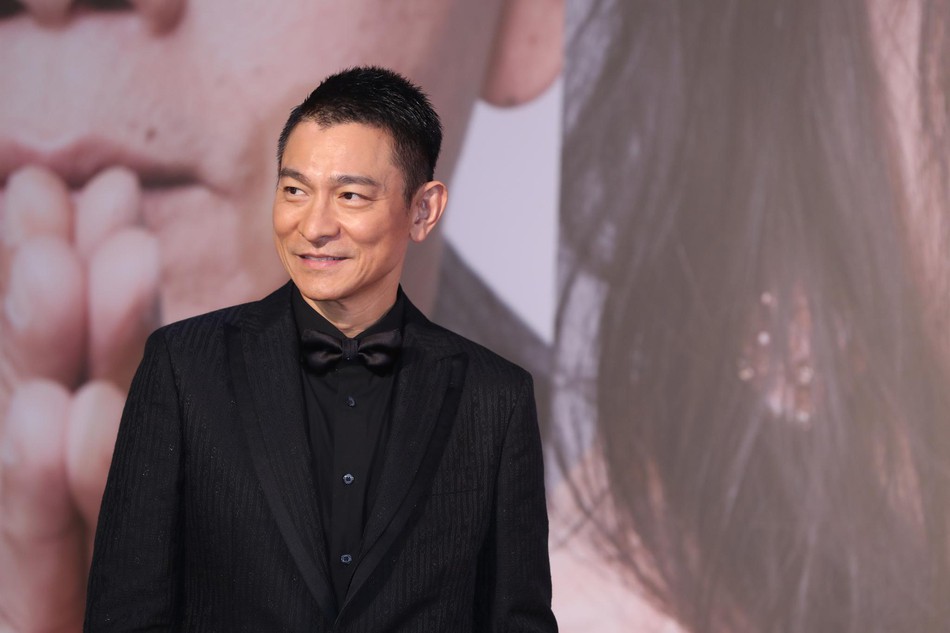 Lễ trao giải Kim Tượng: Song Hye Kyo bị chê hơi dừ, Hồ Định Hân ra sức chặt chém dàn mỹ nhân khoe body hết cỡ