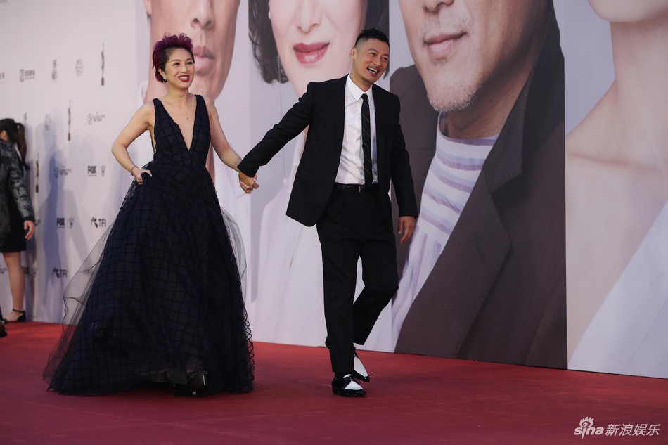 Lễ trao giải Kim Tượng: Song Hye Kyo bị chê hơi dừ, Hồ Định Hân ra sức chặt chém dàn mỹ nhân khoe body hết cỡ