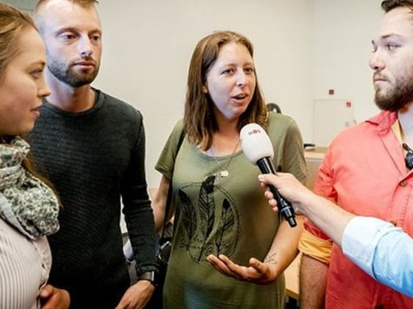 Bác sĩ tự dùng tinh trùng thụ tinh cho bệnh nhân, sinh ra 49 đứa con