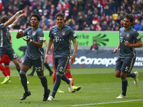 Sao trẻ tỏa sáng, Bayern Munich thắng hủy diệt trên sân khách và trở lại ngôi đầu Sao trẻ tỏa sáng, Bayern Munich thắng hủy diệt trên sân khách và trở lại ngôi đầu
