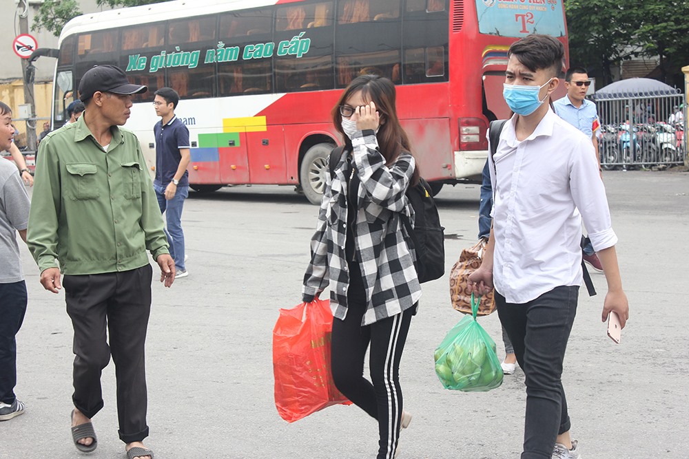 Người dân lỉnh kỉnh đồ đạc trở về Thủ đô sau nghỉ lễ Người dân lỉnh kỉnh đồ đạc trở về Thủ đô sau nghỉ lễ