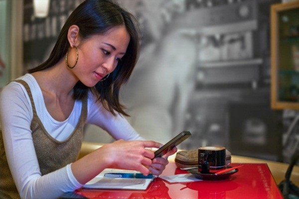 Vừa thấy món quà tân gia của tôi, dù chưa biết giá, chị chồng đã hắt hủi con gái tôi giống như dưng nước lã