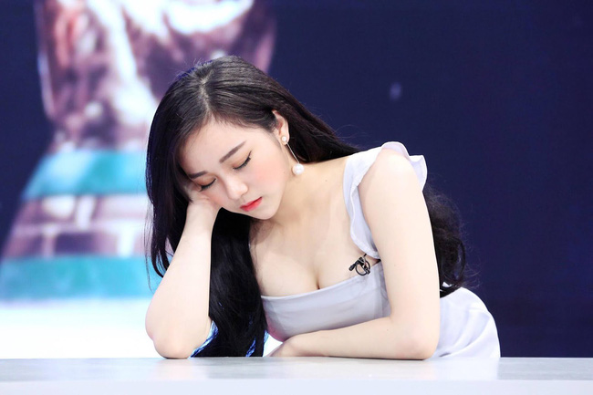 Sau một năm, dàn hot girl World Cup 2018: Người đang là tâm điểm thị phi, người ở ẩn chẳng mặn mà khoe thân Sau một năm, dàn hot girl World Cup 2018: Người đang là tâm điểm thị phi, người ở ẩn chẳng mặn mà khoe thân