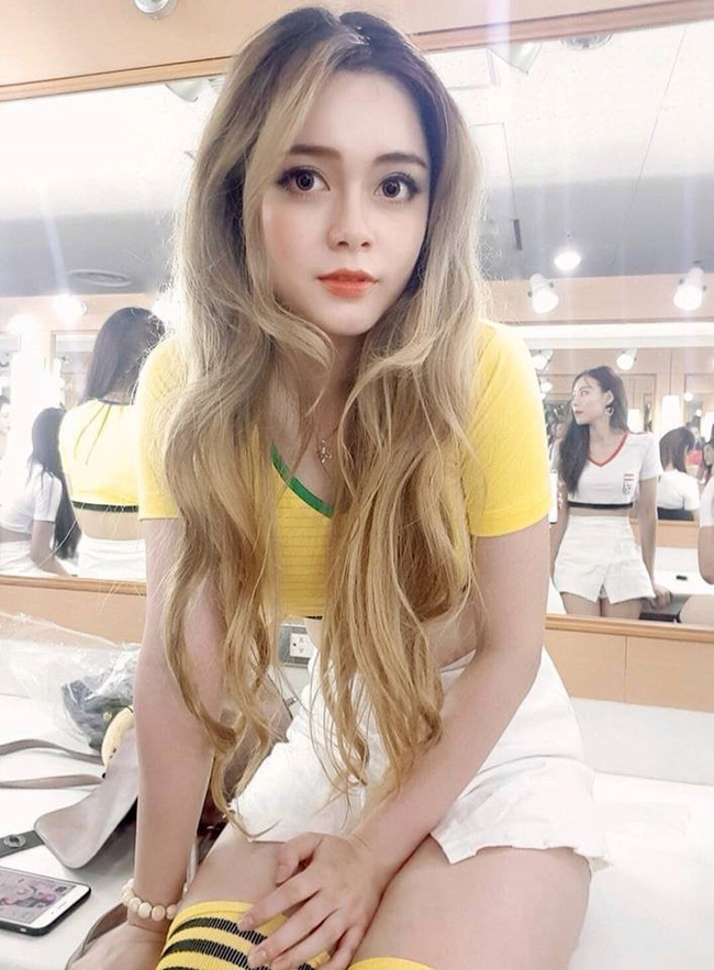 Sau một năm, dàn hot girl World Cup 2018: Người đang là tâm điểm thị phi, người ở ẩn chẳng mặn mà khoe thân Sau một năm, dàn hot girl World Cup 2018: Người đang là tâm điểm thị phi, người ở ẩn chẳng mặn mà khoe thân