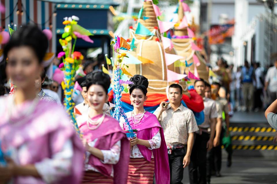 Dân tình náo loạn với nhan sắc cực phẩm của nữ thần Thungsa trong lễ Songkran 2019 tại Thái Lan Dân tình náo loạn với nhan sắc cực phẩm của nữ thần Thungsa trong lễ Songkran 2019 tại Thái Lan