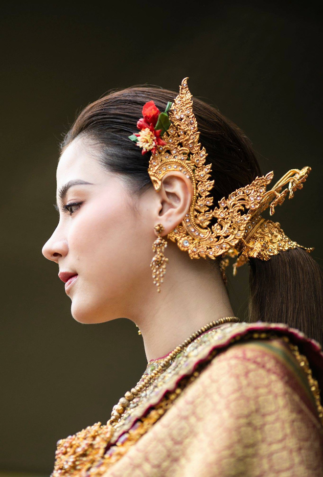 Dân tình náo loạn với nhan sắc cực phẩm của nữ thần Thungsa trong lễ Songkran 2019 tại Thái Lan Dân tình náo loạn với nhan sắc cực phẩm của nữ thần Thungsa trong lễ Songkran 2019 tại Thái Lan