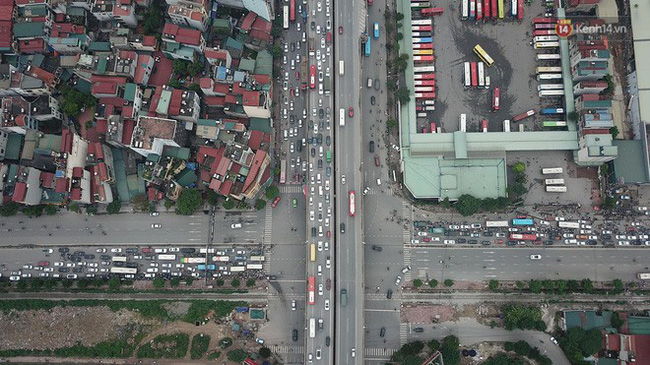 Vành đai 3 ùn tắc dài hàng km, cửa ngõ phía nam Thủ đô chật kín ngày cuối cùng kỳ nghỉ lễ Vành đai 3 ùn tắc dài hàng km, cửa ngõ phía nam Thủ đô chật kín ngày cuối cùng kỳ nghỉ lễ
