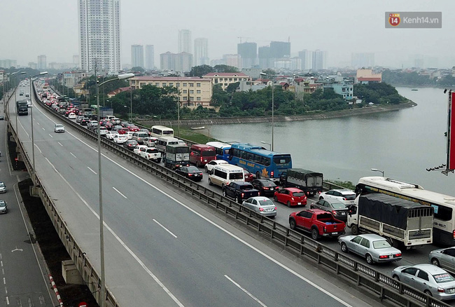 Vành đai 3 ùn tắc dài hàng km, cửa ngõ phía nam Thủ đô chật kín ngày cuối cùng kỳ nghỉ lễ