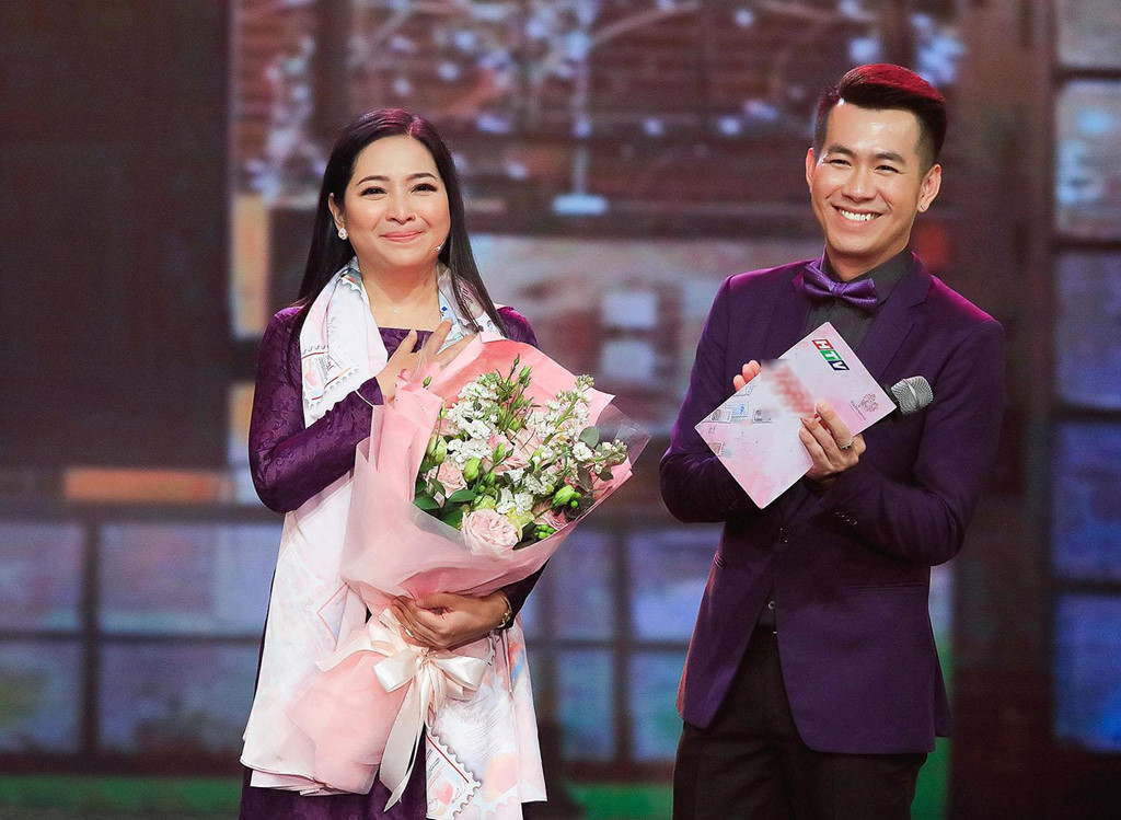 Quỳnh Hương khóc trong vòng tay khán giả, chia tay Thay lời muốn nói