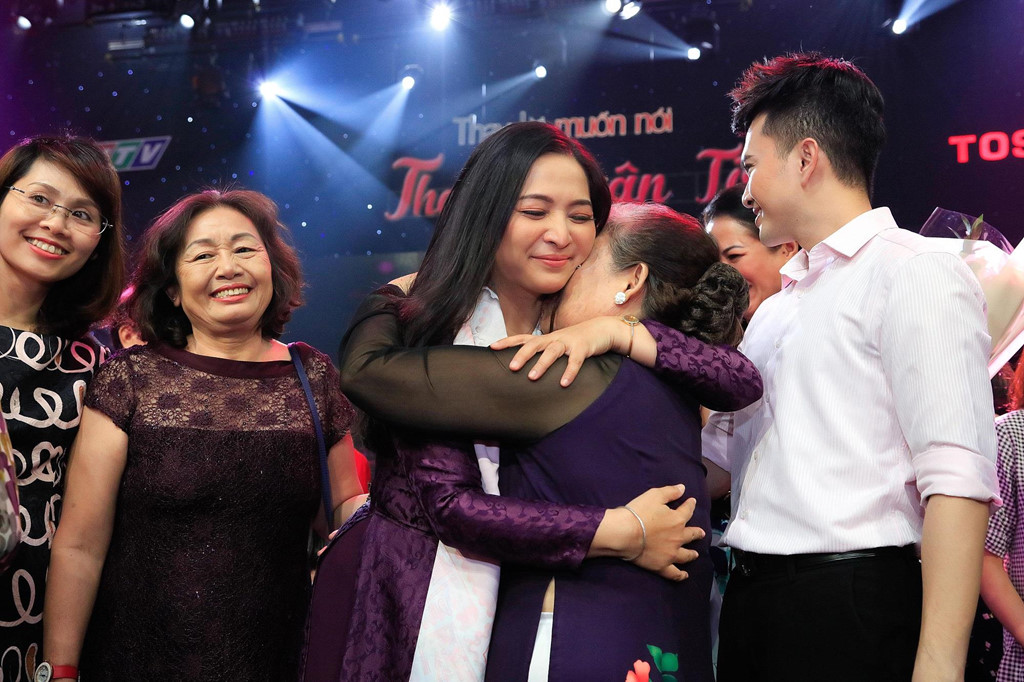 Quỳnh Hương khóc trong vòng tay khán giả, chia tay Thay lời muốn nói