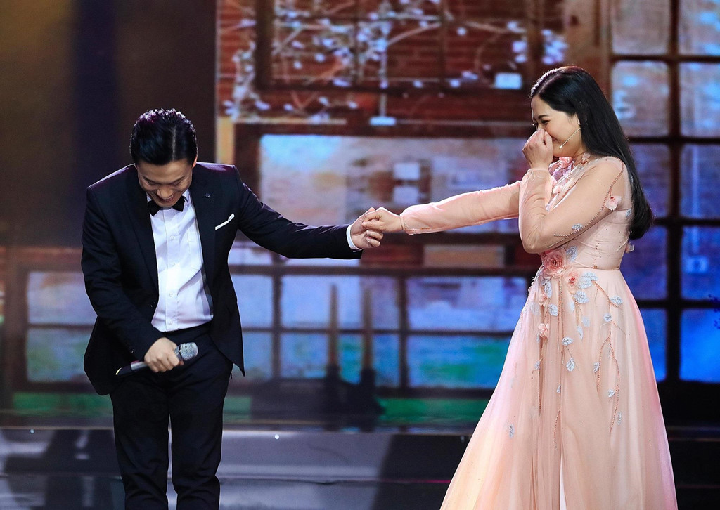 Quỳnh Hương khóc trong vòng tay khán giả, chia tay Thay lời muốn nói